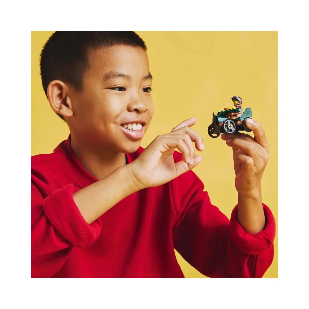 LEGO Airplane Vs. Hospital Bed Race Car - 60459 - Image 3