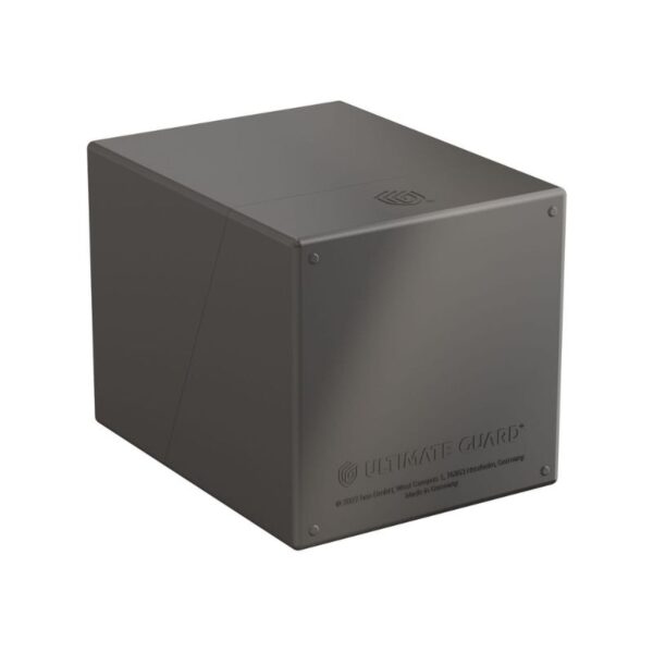 Protect your collection with the Ultimate Guard Boulder 100+ Solid – Grey. Stylish, durable, and made in Germany — fits up to 100 double-sleeved cards.