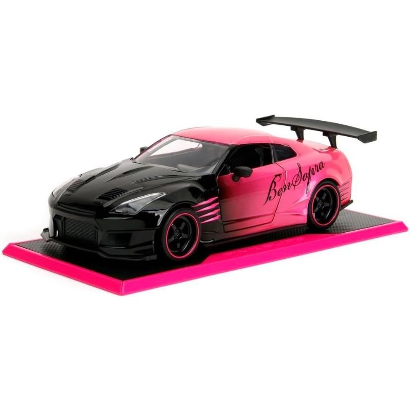 Jada Pink Slips 2009 Nissan GTR R35 1_24 – 9335500314R00-1 Jada Pink Slips 2009 Nissan GTR R35 model car in 1:24 scale, showcasing detailed design and vibrant colors