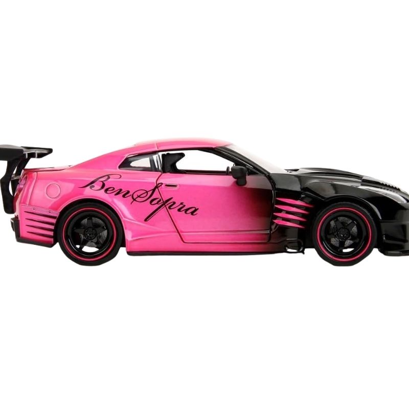 Jada Pink Slips 2009 Nissan GTR R35 1_24 – 9335500314R00-2 Jada Pink Slips 2009 Nissan GTR R35 model car in 1:24 scale, showcasing detailed design and vibrant colors