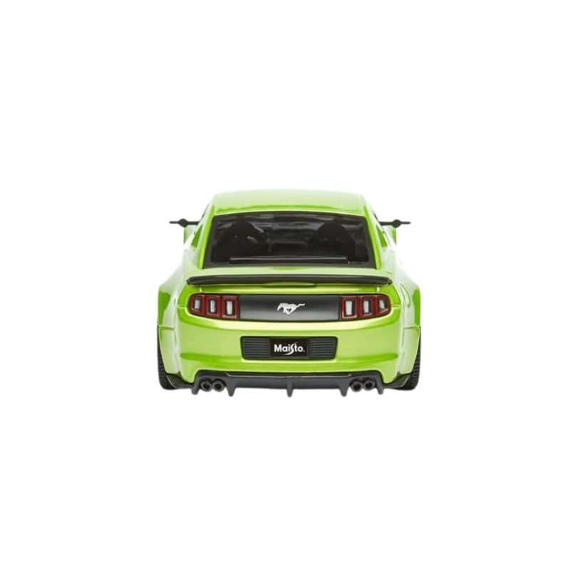 Maisto 1_24 2014 Ford Mustang Street Racer – 31506GN-4 Die-cast model of a 2014 Ford Mustang Street Racer in 1:24 scale, showcasing its sleek design and vibrant colors