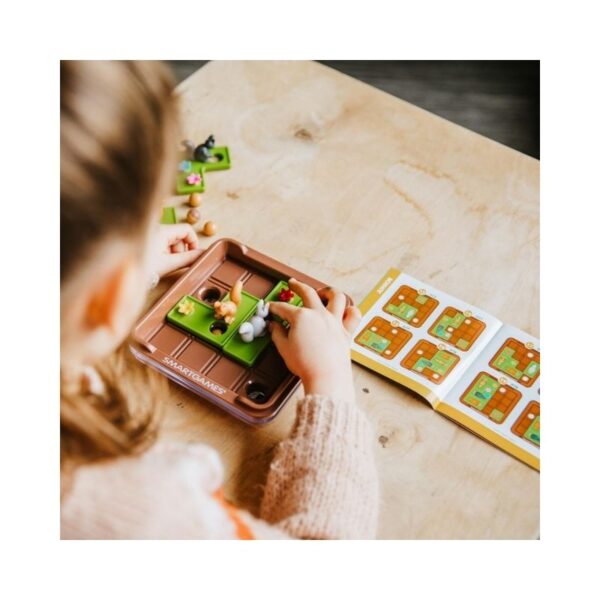 Colorful game box for Smart Games Squirrels Go Nuts, featuring playful squirrels and acorns on the cover