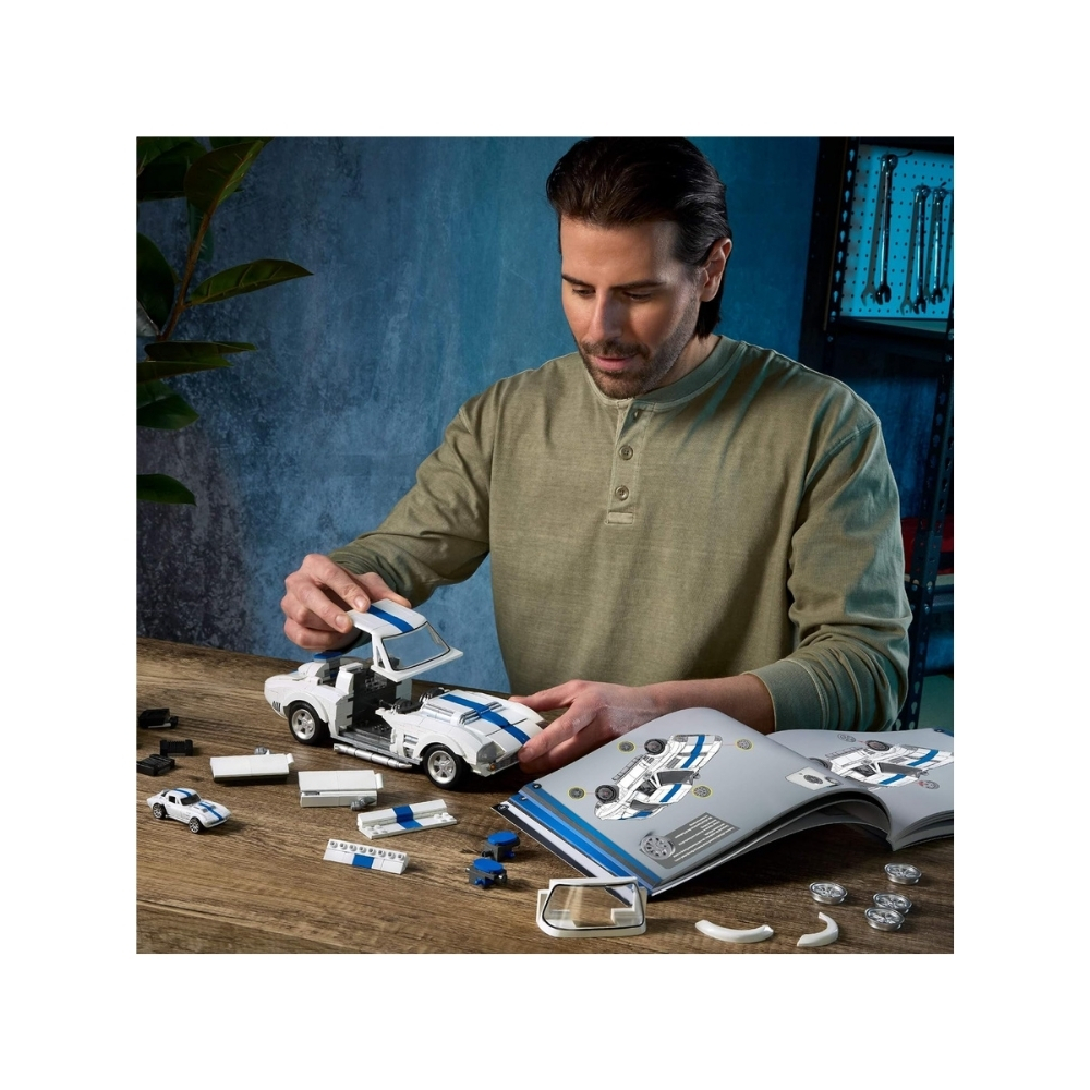 Mattel Brick Shop Hot Wheels Elite Corvette Grand Sport – JGR31-5 Hot Wheels Elite Corvette Grand Sport model from Mattel, showcasing a detailed die-cast design in vibrant colors