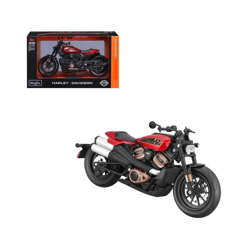 Die-cast model of a 2013 Harley-Davidson FLHRC Road King Classic in 1:12 scale, showcasing intricate details and design.